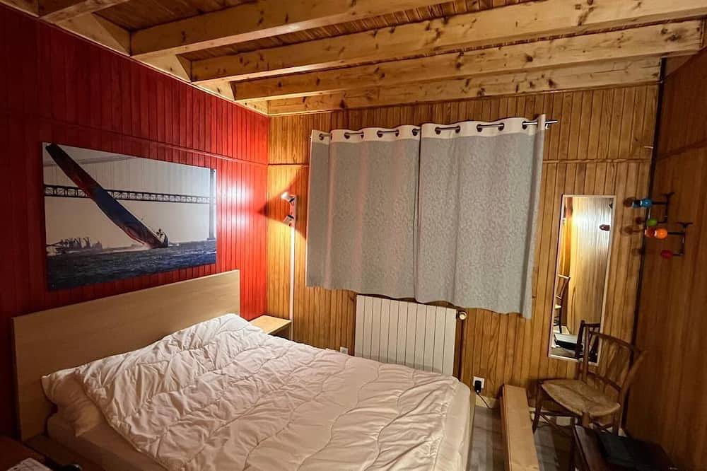 Chalet (2 à 5 pers) au calme aux pieds des montagnes et à 10 min du lac d'Annecy in Alex (Annecy), Région d'Annecy