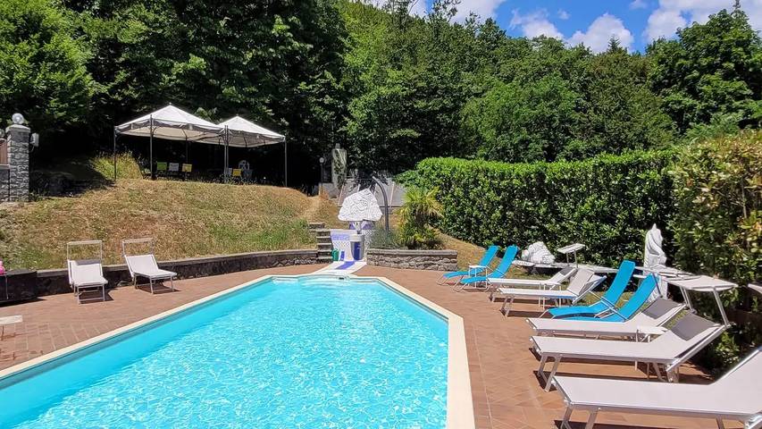 Villa pour 15 personnes, avec sauna et jacuzzi ainsi que piscine et jardin à Pistoia