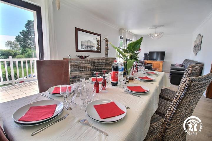 Gîte pour 10 personnes, avec jardin et terrasse à Plouhinec (Morbihan) - 2