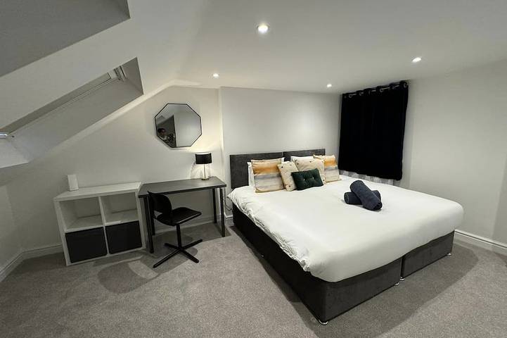 Modern 5 Bed near ExCel - Big Ben with Fast Wi Fi in Newham, Londra