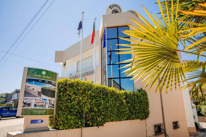Hotel para 2 pessoas, com jardim e piscina infantil e ainda vista and piscina em Sertã