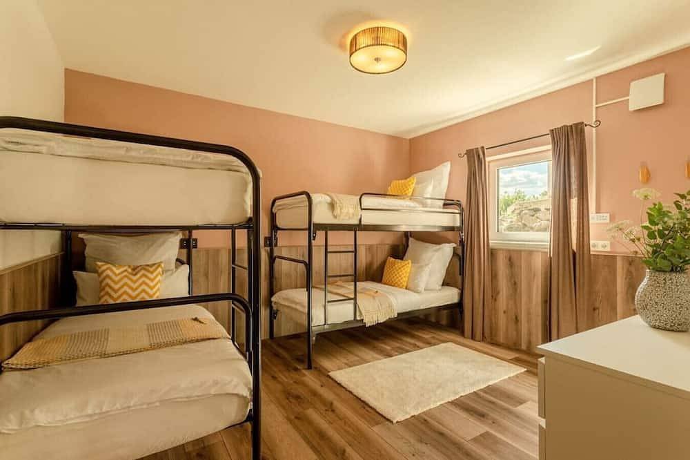 Spacious Home Sauna, Hot Tub, Pool, Patio, Bbq in Hohenfels-Essingen, Vulkaneifel