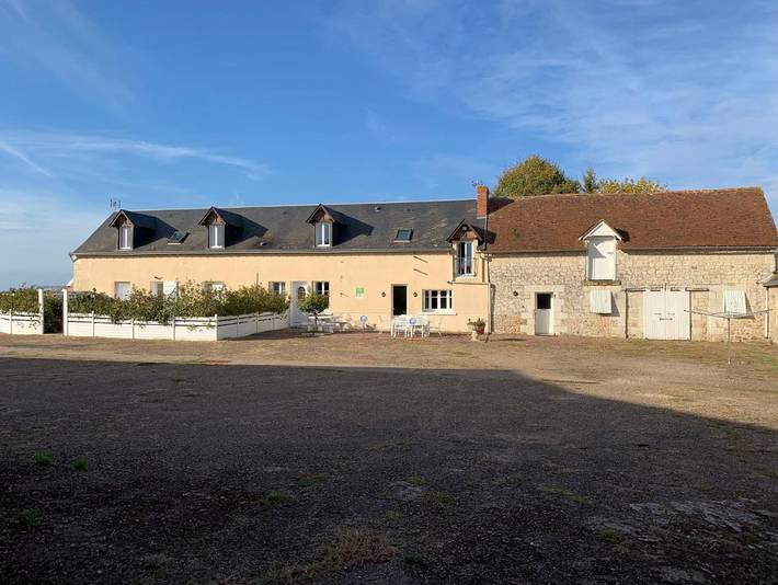 Gîte pour 15 personnes, avec Jardin et Vue à Neuil