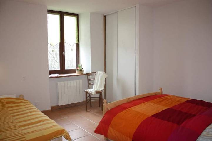 Location de vacances pour 6 personnes, avec terrasse et jardin à Saint-Victor-la-Rivière - 3