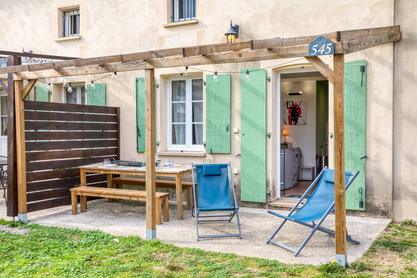 Holiday Home “Un Petit Coin De Paradis 35 m²” with Shared Pool, Wi-Fi & Air Conditioning in Gallargues-le-Montueux, Nimes region