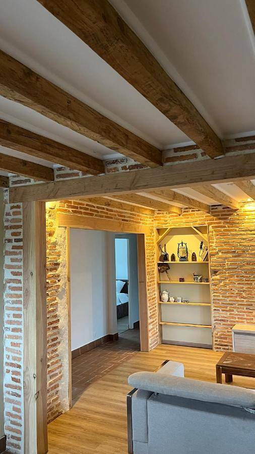 La maison bordant le lac in Geloux, Landes