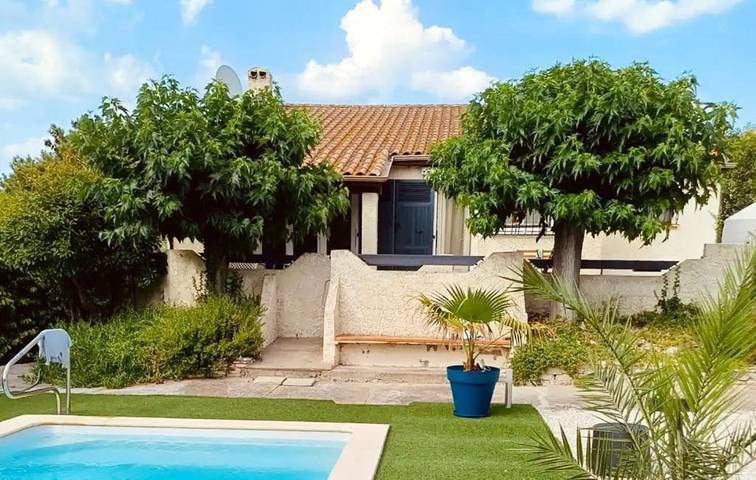 Location de vacances pour 6 personnes, avec vue ainsi que piscine et jardin à Poilhes - 2