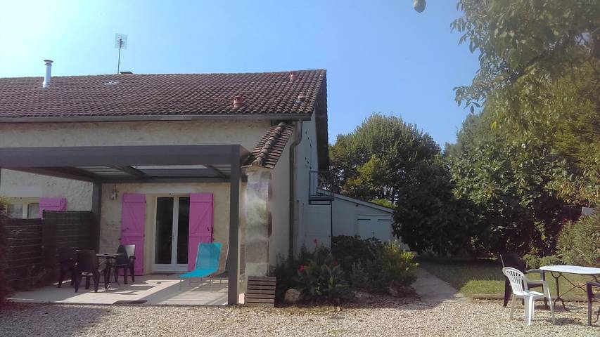 Gîte pour 2 personnes, avec jardin et terrasse, animaux acceptés