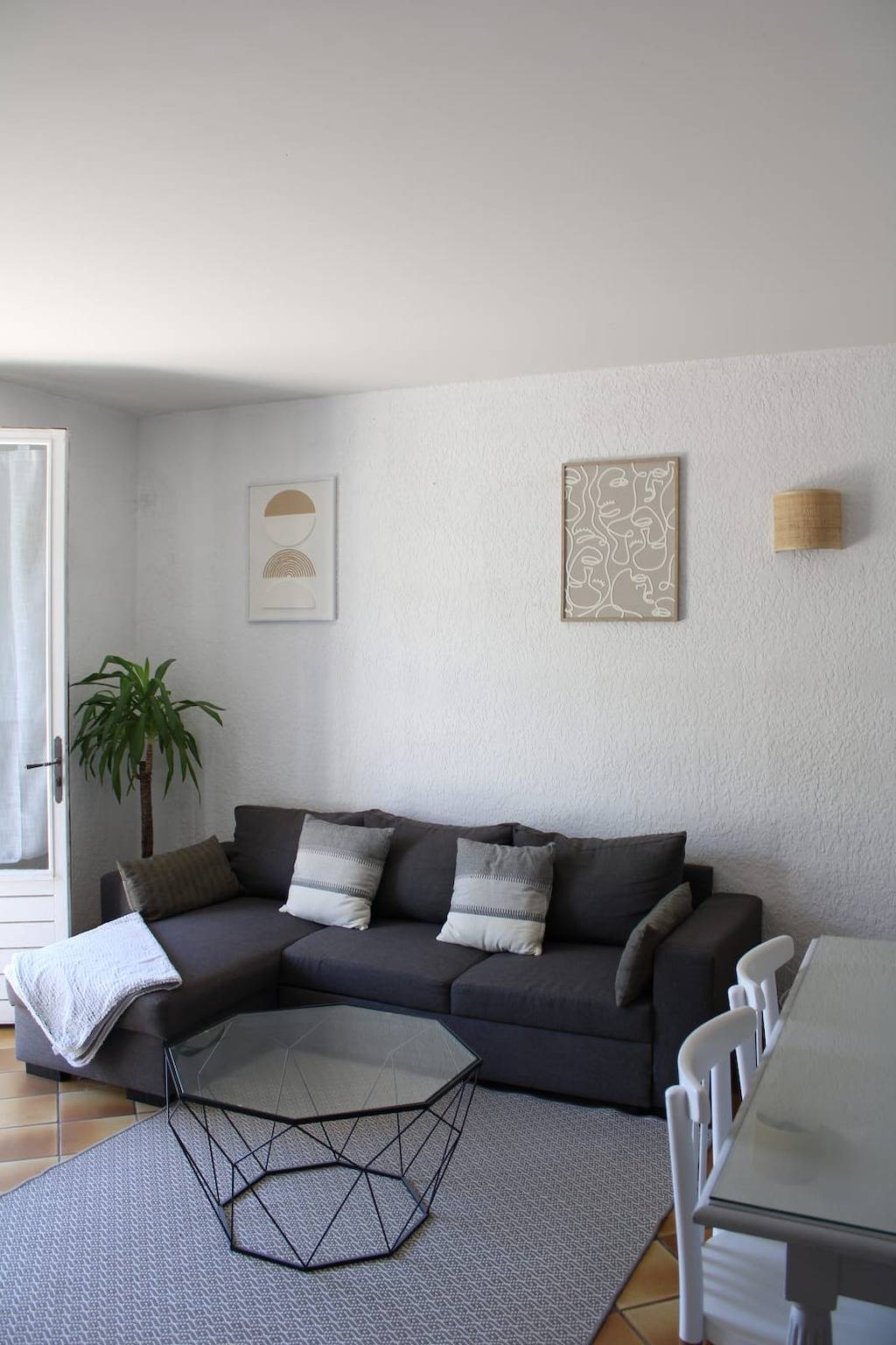 Entire apartment, Appart Limonella - Appart avec terrasse et clim in Fontvieille, Arles region