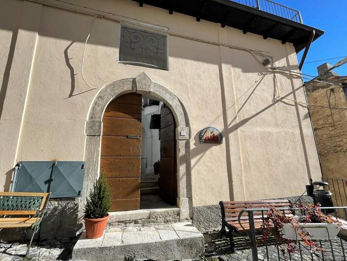 Albergo a gestione familiare per 2 persone, con Terrazza e Giardino nonché Panorama a L'Aquila
