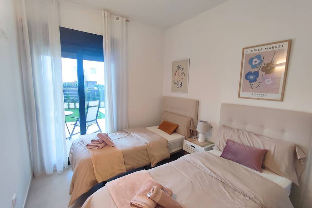 Entire apartment, Mediterranean Gardens 6: Ground floor with garden in Mar Azul Torrevieja, Torrevieja