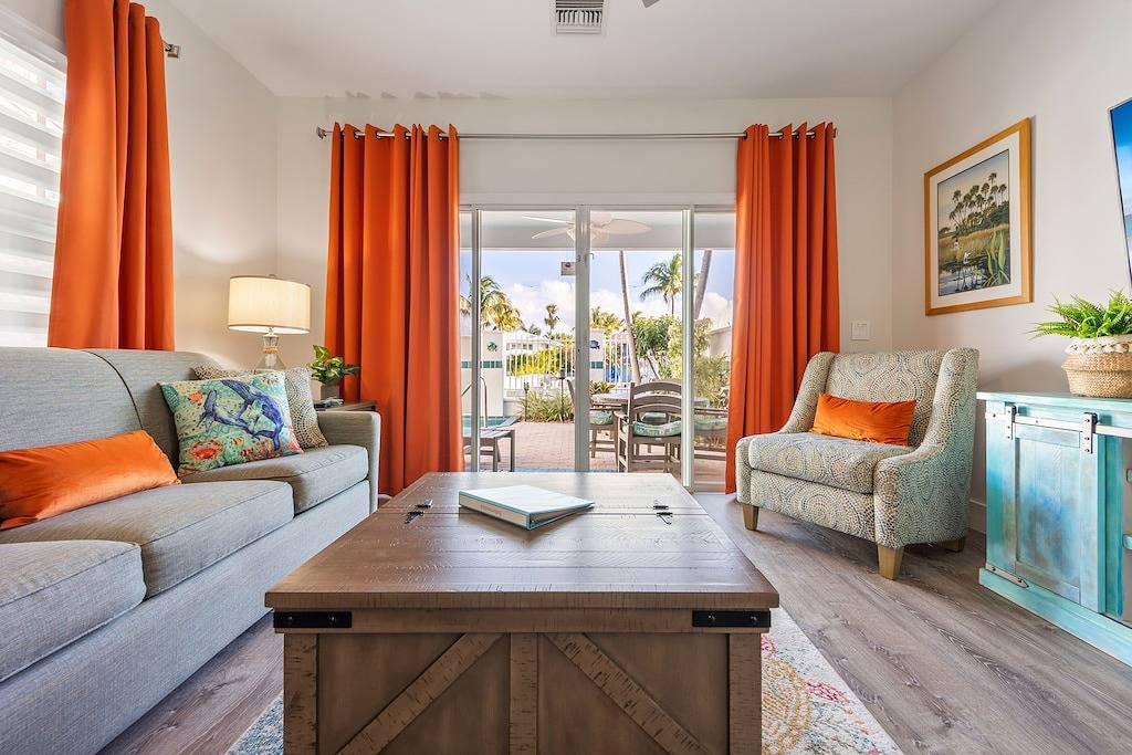 ★Newly remodeled tropical townhome★ Private plunge pool close to fun activities in Duck Key, Monroe County