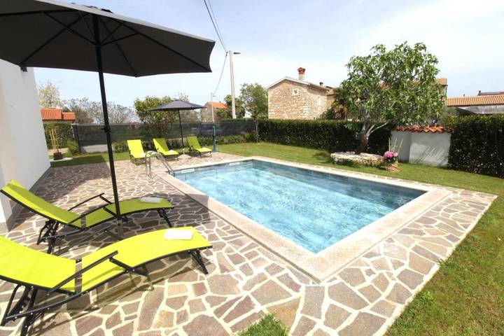 Ferienwohnung für 5 Personen, mit Balkon und Pool