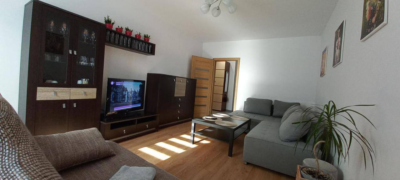 Cały apartament, Apartament Juki, mieszkanie obok Katowice Wynajem na doby, krótkoterminowy, 2 pokoje balkon, 50m2,- po kapitalnym remoncie 2-ga sypialnia jest częścią salonu blisko Centrum Leczenia Oparzeń 2,5 km in Siemianowice Śląskie, Śląsk