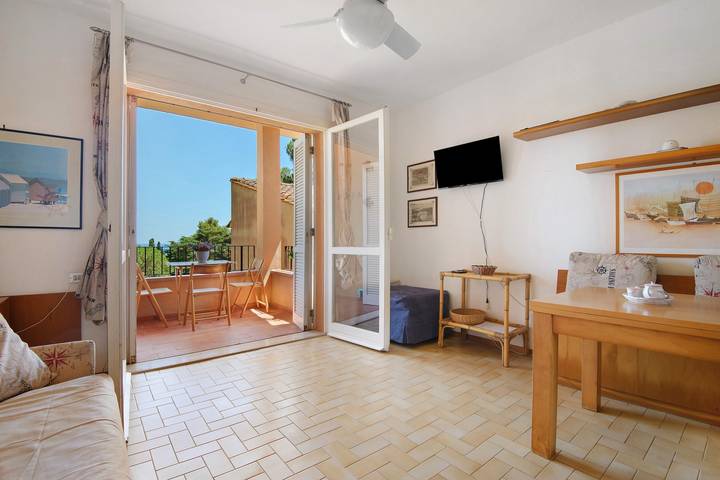Appartement entier, Appartement 'Mono Capo D'Arco Agrumeto' avec Vue Mer, Piscine Commune et Balcon in Rio Marina, Rio