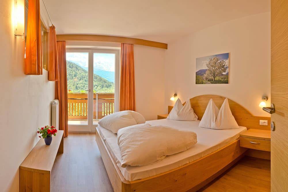 Ganze Wohnung, Sonnige Ferienwohnung mit Sole- Außenpool am Algunder Waalweg in Oberplars, Algund
