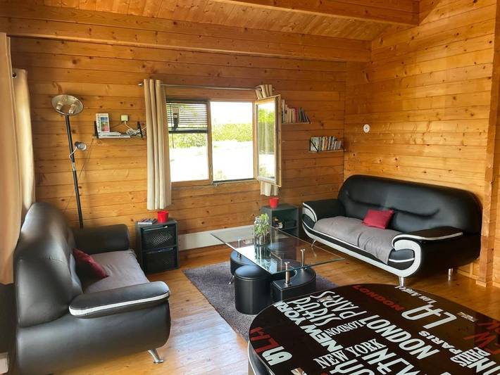 Location de vacances pour 4 personnes, avec piscine ainsi que vue et jardin à Isigny-le-Buat - 2