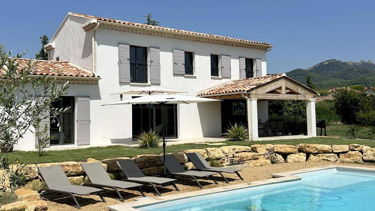 Villa with Private Pool in Vacqueyras, Vaucluse