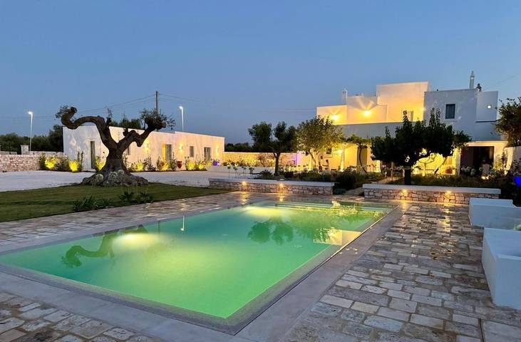 Villa per 4 persone, con giardino e panorama nonché piscina in Polignano a Mare