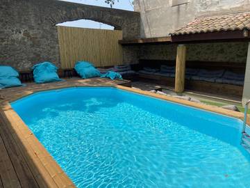 Gîte pour 7 personnes, avec piscine ainsi que vue et jardin à Homps