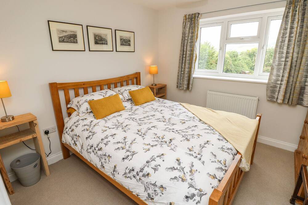 Frosthill Cottage, pet friendly, with open fire in Carisbrooke in Newport (Isla de Wight), Isla de Wight