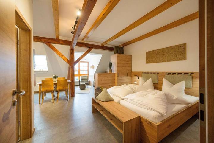 Ferienhaus für 4 Personen, mit Balkon und Whirlpool sowie Terrasse und Garten in Nittenau