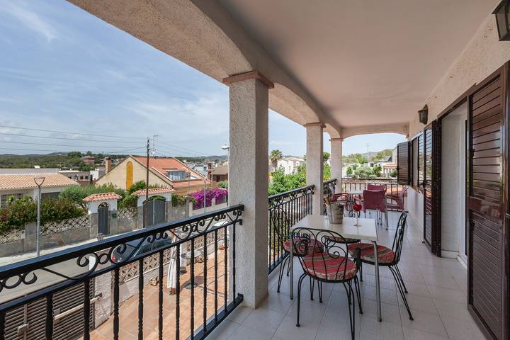 Maison de vacances « Villa Lilia » avec vue mer, piscine privée et Wi-Fi in Vilanova i la Geltrú, Garraf