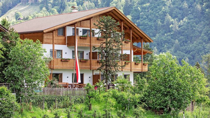 Ganze Wohnung, Apartment Innermoarhof Ifinger mit Bergblick, Gemeinschaftsgarten und Wlan in Riffian, Passeiertal