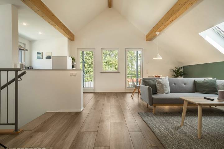 Ganze Wohnung, Ferienwohnung 'Marla' im Dachgeschoss mit Wlan & Balkon in Eriskirch, Region Bodensee-Oberschwaben