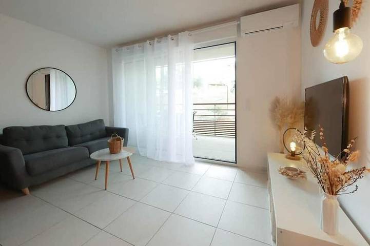 Ganze Wohnung, Air-conditioned one-bedroom apartment with a terrace, private parking, and located near Montpellier in Castelnau-le-Lez, Mittelmeerküste (Frankreich)