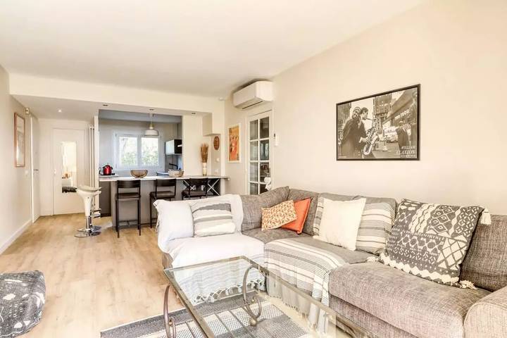 Appartement de vacances pour 5 personnes, avec balcon ainsi que piscine et vue à Bormes-les-Mimosas