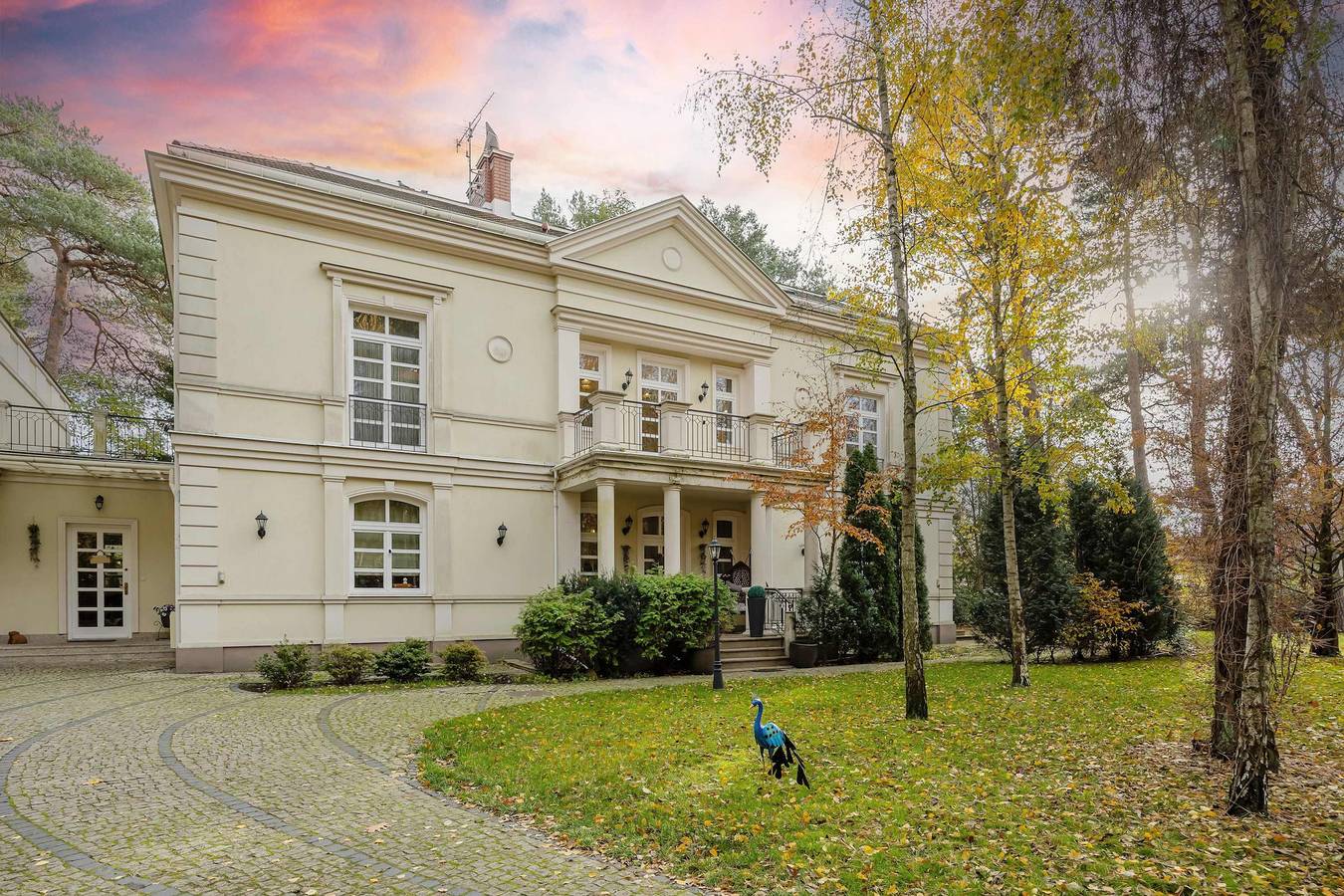 Chylicka 61 | Konstancin Jeziorna | Luxury Villa | Spa | Jacuzzi | Sauna | Home cinema | Mini Gym | Parking in Masovia