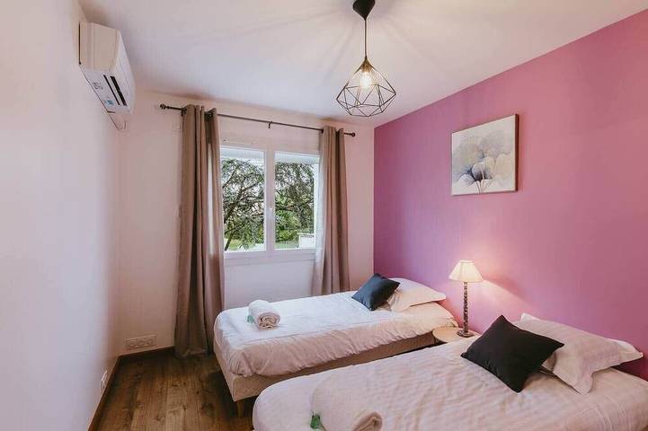 Appartement entier, T3 climatisé, tout confort, parking gratuit, balcon, WIFI in Région de Chambéry