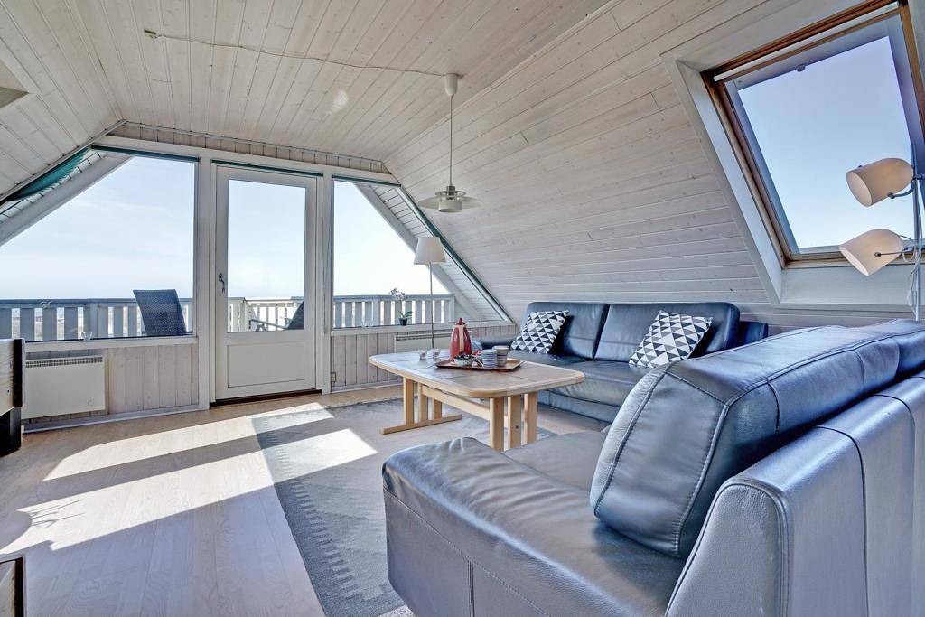 Schönes Ferienhaus über 2 Etagen mit Meerblick in Henne, Varde