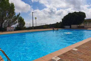 Gîte pour 4 personnes, avec terrasse ainsi que jardin et piscine dans Circuit Paul-Ricard