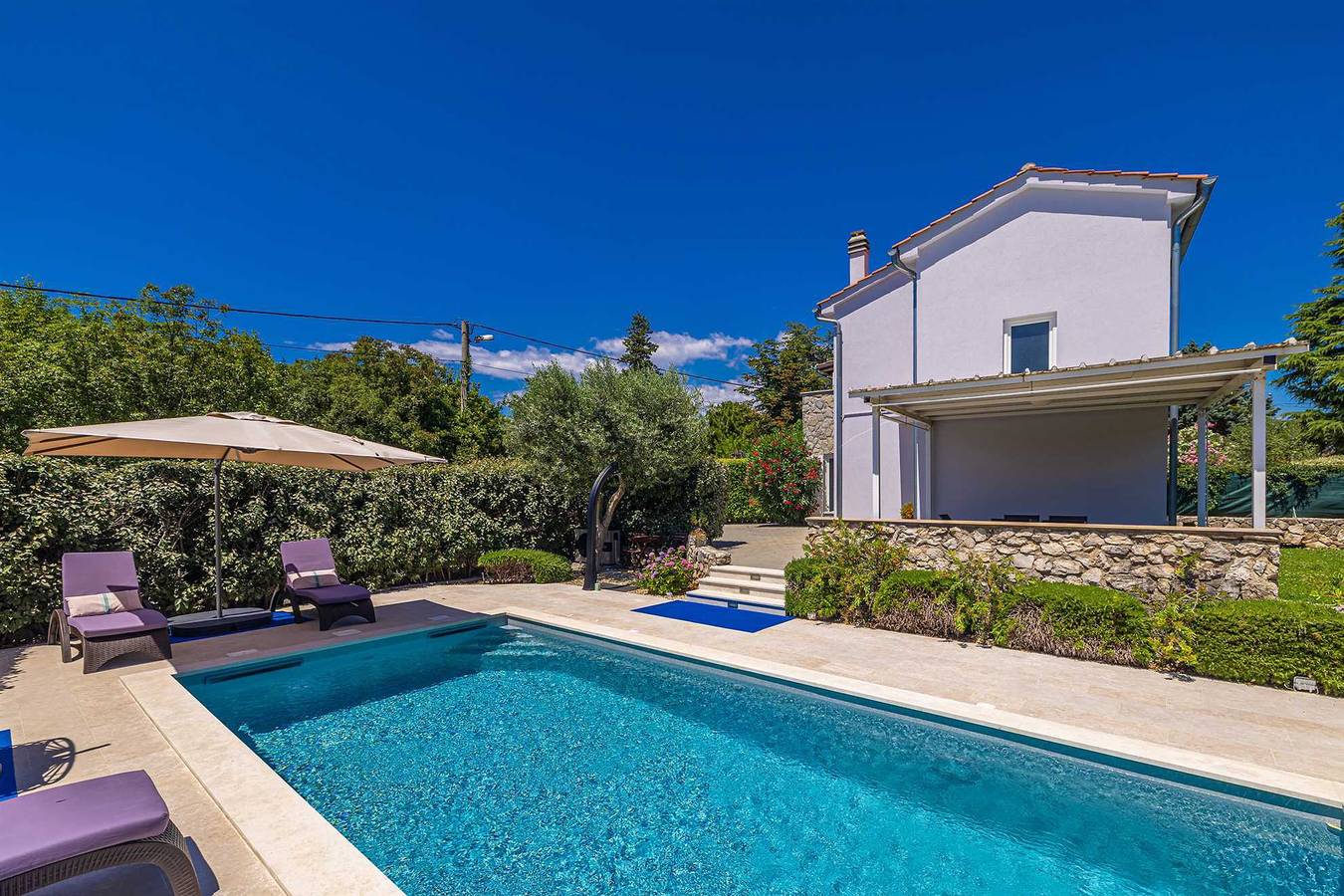 Ganze Wohnung, Ferienhaus Cirik mit beheiztem Pool in Kras, Krk