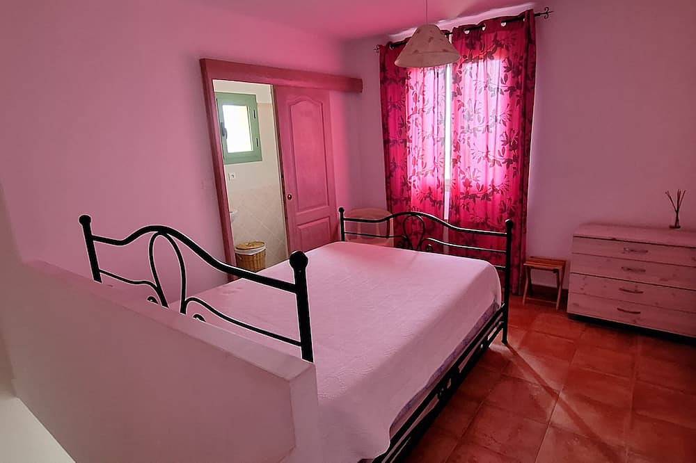 Villa in the countryside, near the sea. Fantastic panoramic sea views. in Santa-Lucia-di-Moriani, Arrondissement de Corte