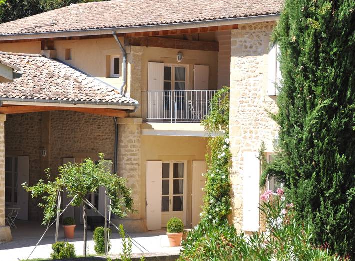 Gîte pour 10 personnes, avec piscine, adapté aux familles à Divajeu