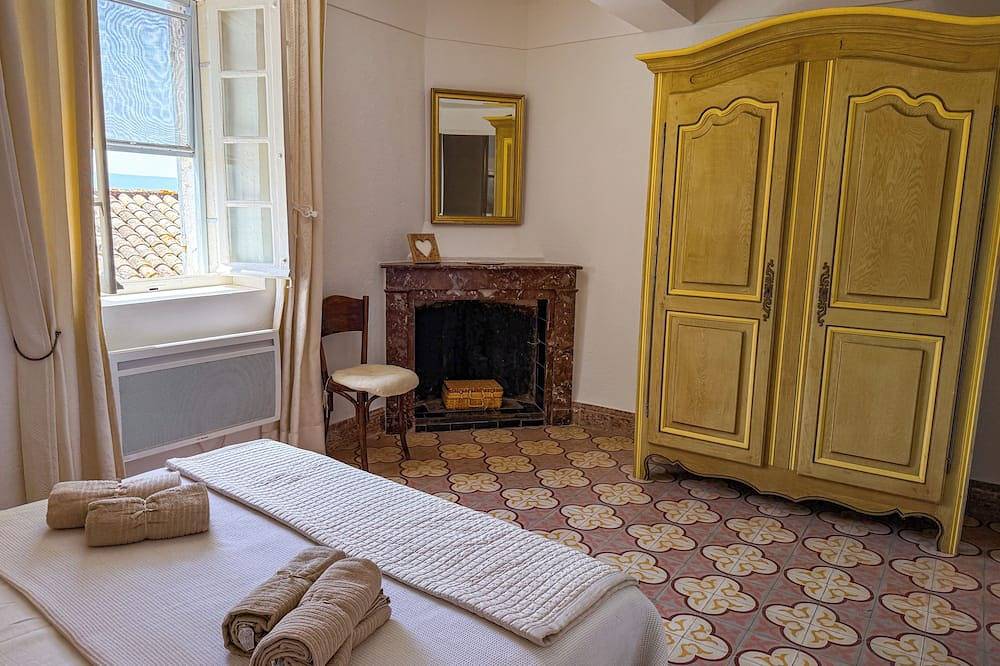 Village house with panoramic view near Gordes in Joucas, Regionaler Naturpark Luberon