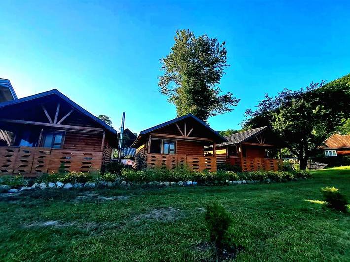 Camping für 4 Personen, mit Balkon und Terrasse sowie Garten und Seeblick in Alba (Romania)