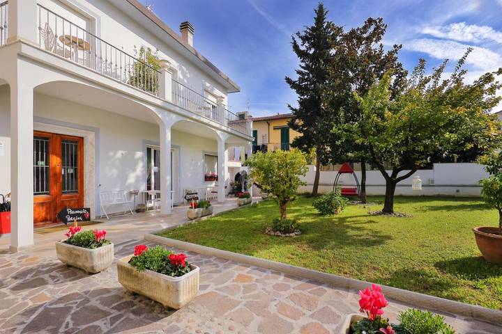 Alojamiento y desayuno para 2 personas, con vistas además de jardín y sauna, Se admiten mascotas en Florencia