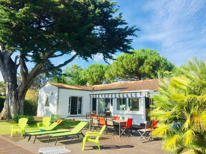 Location de vacances pour 11 personnes, avec terrasse ainsi que jardin et piscine dans Boyardville
