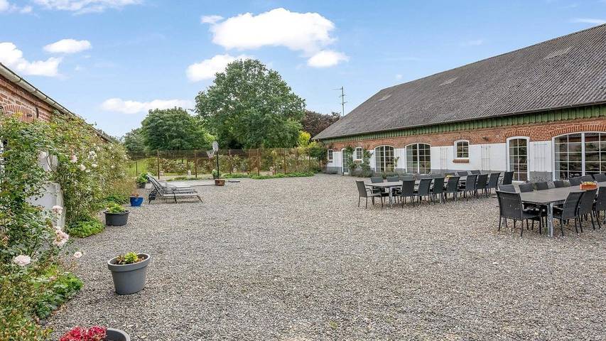 Ferienhaus für 30 Personen, mit Terrasse und Whirlpool sowie Pool und Sauna - 1