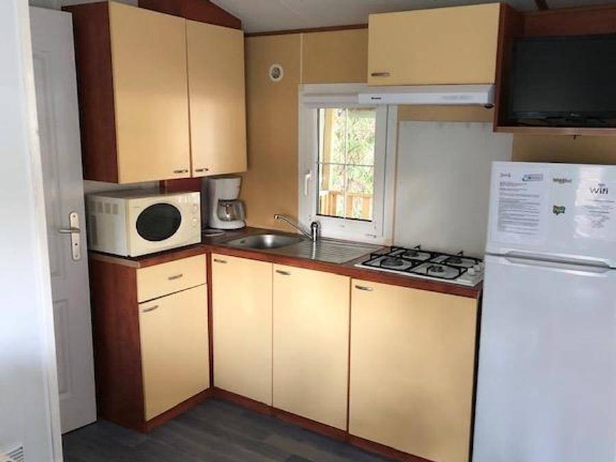 Camping Le Mas de L'isle - Mobilheim 5 personen - Hawai 2 Schlafzimmer - 28m² - mit Klima + Tv - überdachte Terrasse 13 m² in Lunel, Mittelmeerküste (Frankreich)