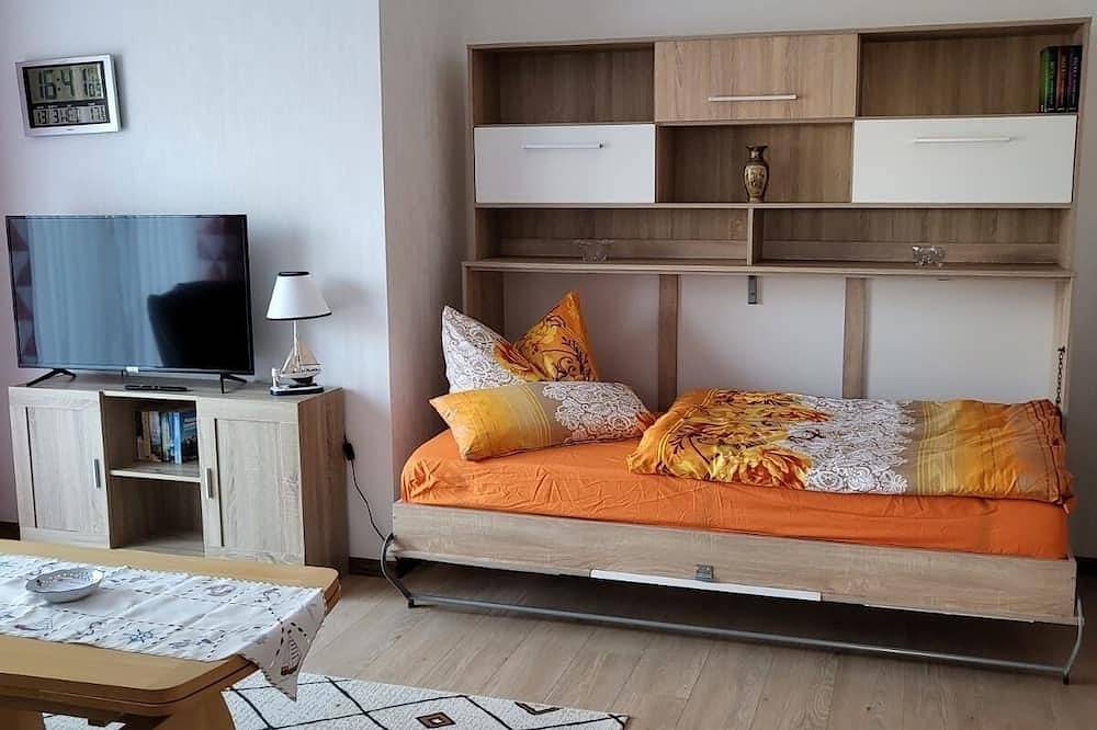 Entire apartment, Comfortable Zühlensee vacation apartment with terrace and fenced property in Wesenberg, Mecklenburg-Strelitz