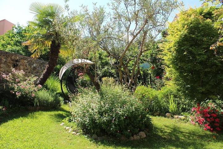 Gîte pour 4 personnes, avec terrasse et vue ainsi que jardin et piscine à Prades - 3