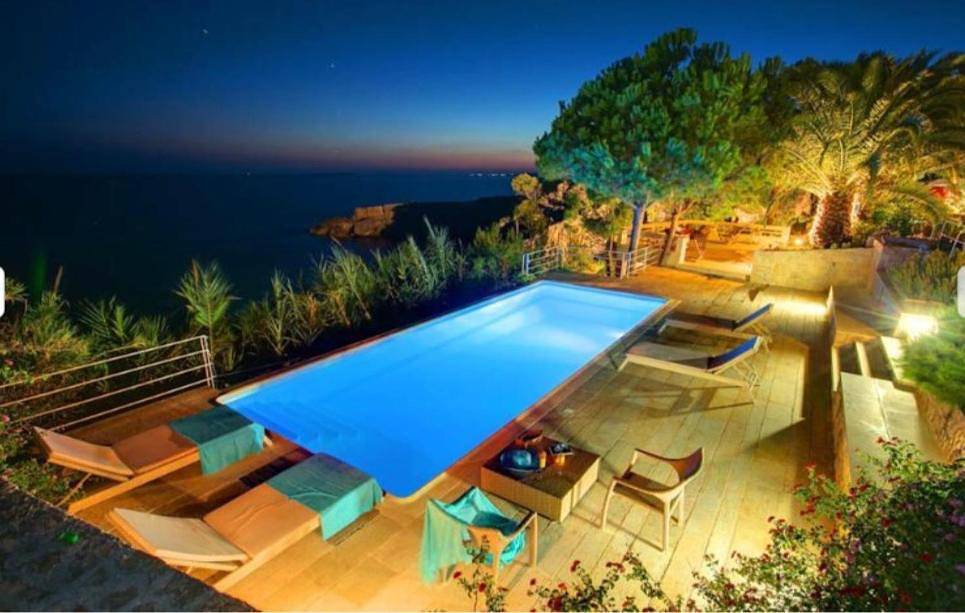 Villaparadiso Beach front Villa Makris Gialos in Lassi, Argostoli