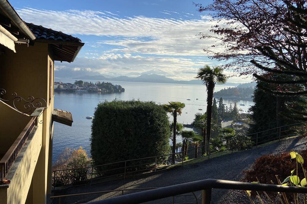Ganze Wohnung, Apartment in Residence in Stresa Borromeo Islands view, private garden and Park in Stresa, Comune di Stresa
