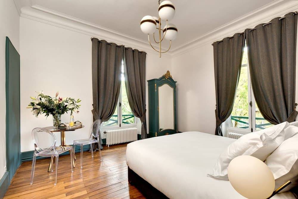 Villa - Chalet Clermont-Tonnerre with swimming pool in the center of town in Vichy, Región de Vichy