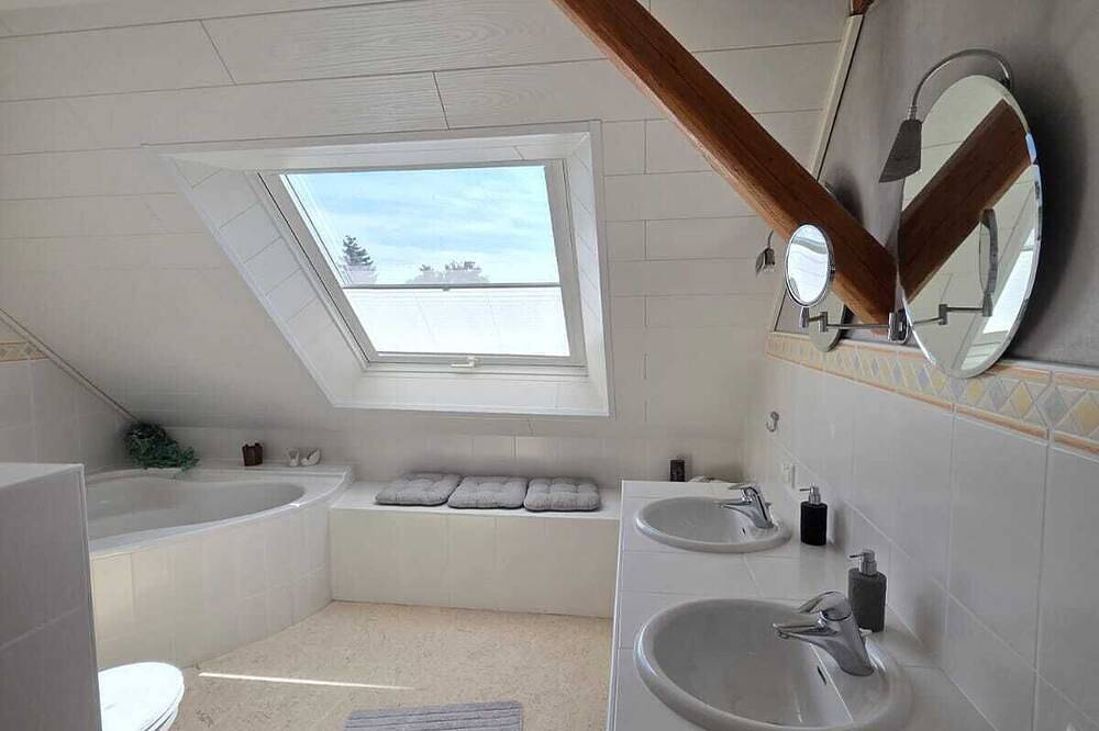 Ganze Wohnung, Moderne Ferienwohnung im Grünen – Seen, Radwege & Events in der Nähe, 4 Pers. in Korbach, Waldecker Land